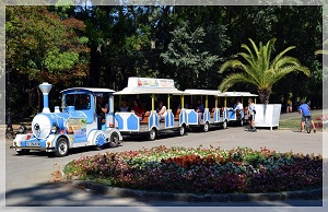 Авто-паровозик будет катать туристов по набережной в Варне
